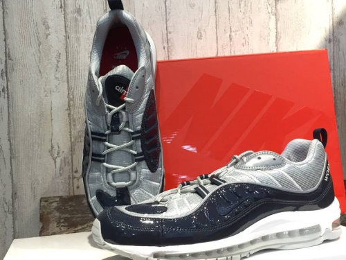 SUPREMEのAIR MAX