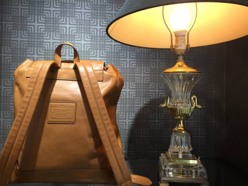 リュックのカーフレザー