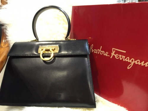 Salvatore Ferragamoのサルバトーレフェラガモ