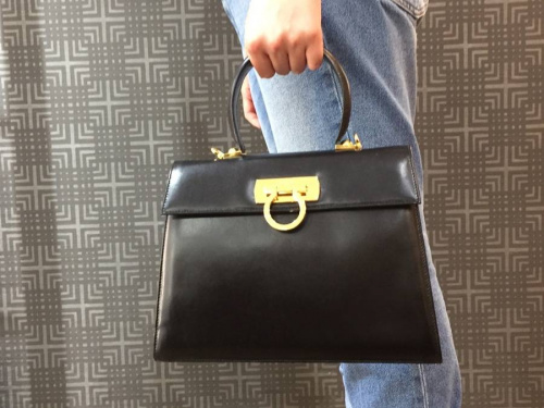 サルバトーレフェラガモのガンチーニ2WAY