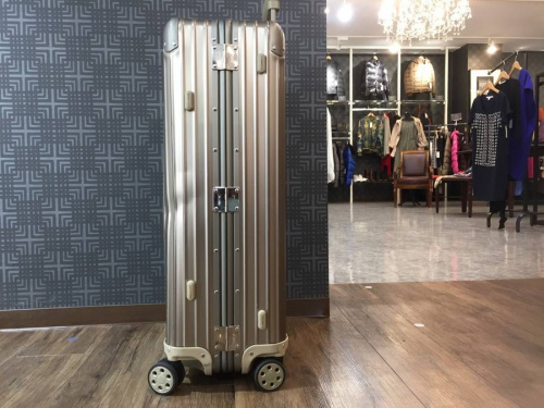 リモワのスーツケース