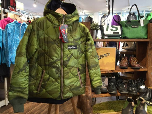 ワイルドシングスのHOODED PRIMALOFT JACKET