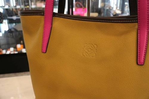 調布国領のロエベ