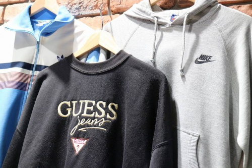 ナイキのアディダス