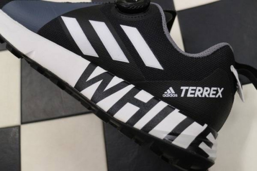 買取入荷のスニーカー