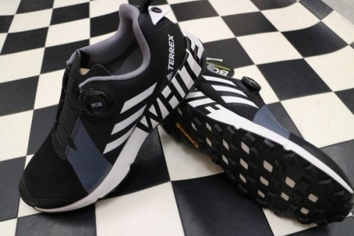 スニーカーの18年モデル