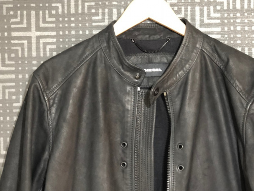 カウレザーシングルライダースジャケット　レザージャケットの古着　ファッション　春服