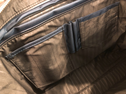 トゥミのイーストウエストトート