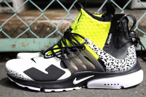 スニーカーのエアプレスミッド