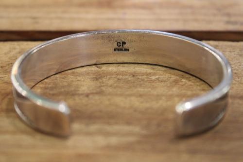 アクセサリーのバングル