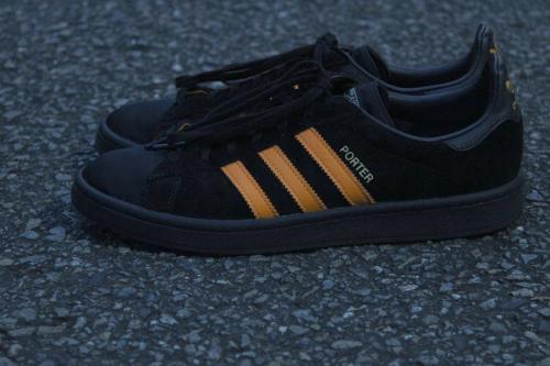 adidasのアディダス