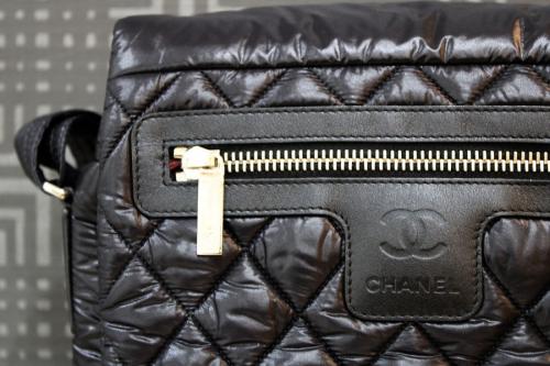 シャネルのメッセンジャーバッグ