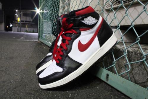 スニーカーのレトロハイ