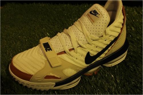 スニーカーの大量入荷