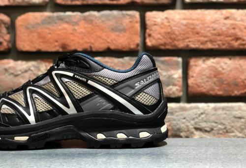 サロモンのトレイルランニングシューズ