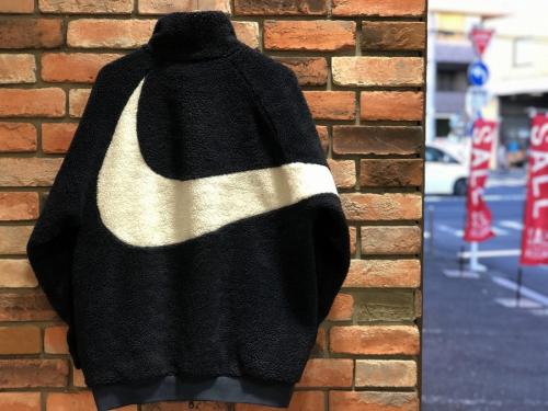 ナイキのビッグスウッシュ