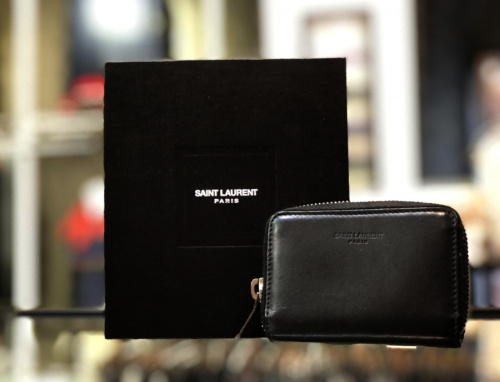 ラグジュアリーブランドのSaint Laurent Paris