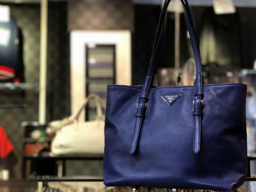 ラグジュアリーブランドのPRADA