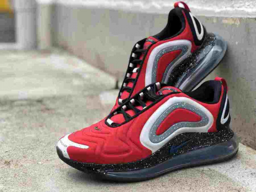 コラボ・別注アイテムのNIKE×UNDER COVER