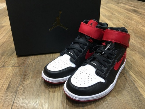 スニーカーのNIKE