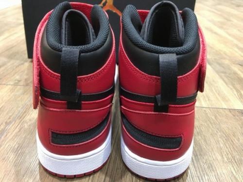 ナイキのAIR JORDAN 1 HI FLYEASE