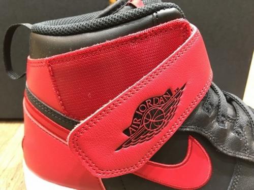 AIR JORDAN 1 HI FLYEASEのスニーカー