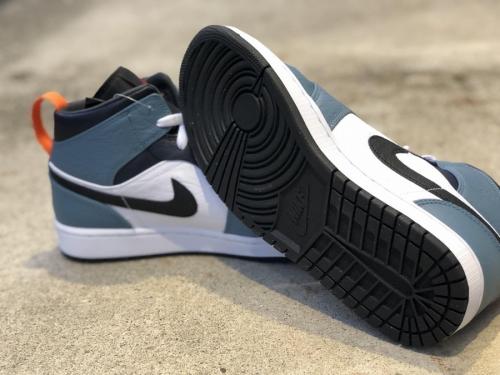 AIR JORDAN 1 MID SE FRLS APLAのCU2802-100