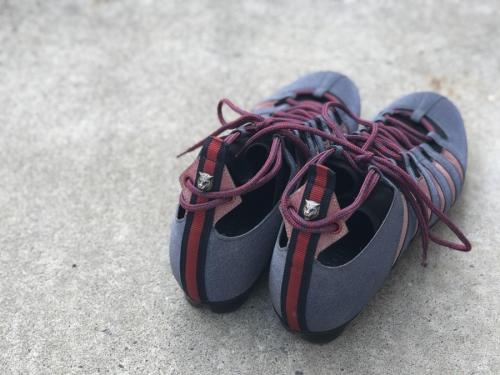 グッチのグリッターシューズ