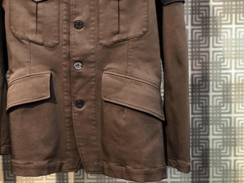 ストーンアイランドのサファリジャケット