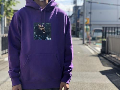 シュプリームのプルオーバーパーカー