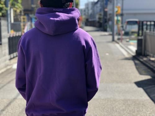 プルオーバーパーカーのオンラインにて出品中