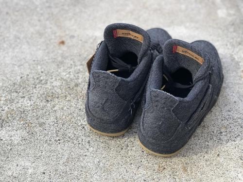ナイキ×リーバイスのAIR JORDAN 4 RETRO LEVIS NRG