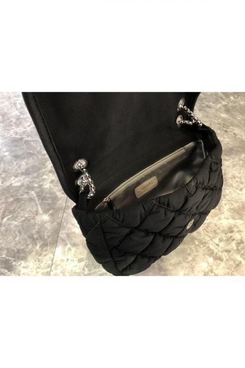 シャネルのバブルキルトワンショルダーバッグ