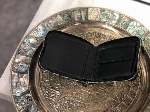 ジルサンダーのラウンドジップコンパクトウォレット