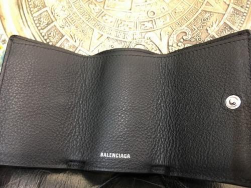 バレンシアガのペーパーミニウォレット