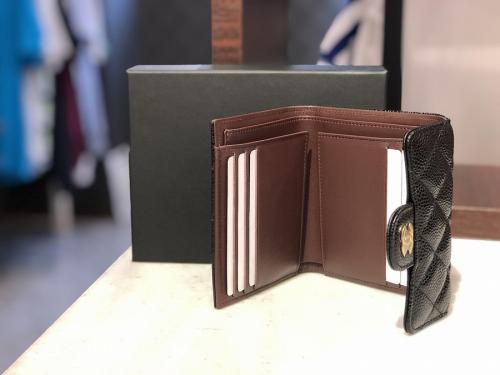シャネルのキャビアスキン3つ折り財布