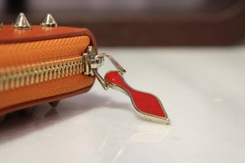 スパイクラウンドファスナーウォレットのトレファクスタイル調布国領店