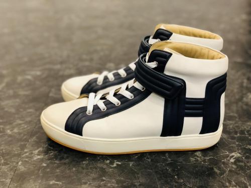エルメスのＨロゴハイカットスニーカー