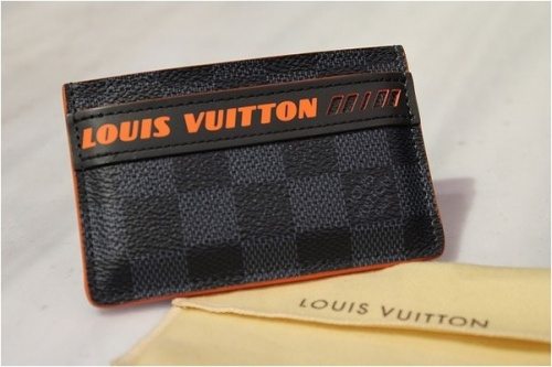 ラグジュアリーブランドのLOUIS VUITTON 　