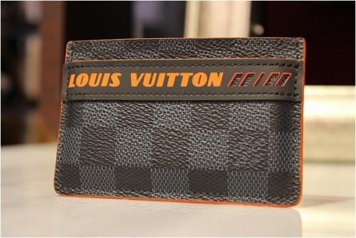 LOUIS VUITTON 　のルイ ヴィトン　