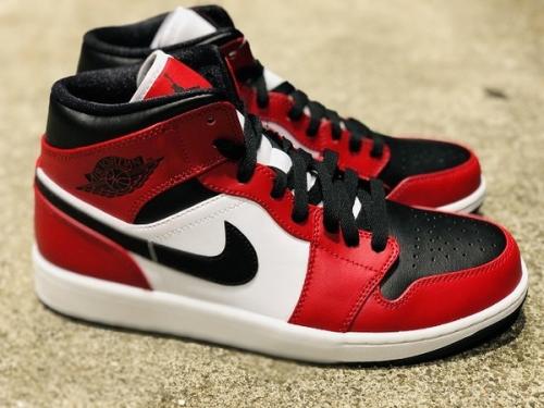 AIR JORDAN 1 MID CHICAGO BLACK TOEのメンズ