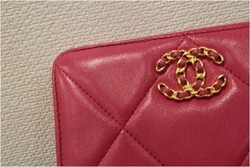 ラムスキンチェーンロゴラウンドファスナーの長財布