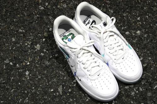 ナイキのローカットスニーカー AIR FORCE 1 FLYLEATHER QS CI5545-100　Harrington Earth Day