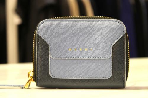 マルニのバイカラーレザーコインケース VANITOSH