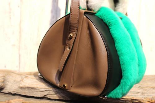 マルニの2WAYラビットファーショルダーバッグ FRMPZ06Q01P0201