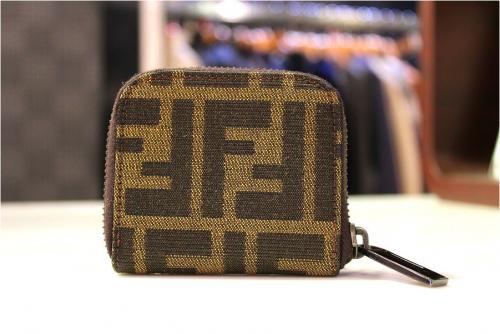 フェンディのコインケース ズッカ 8M0019