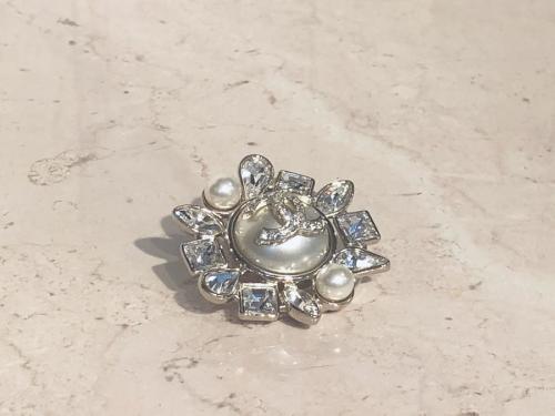 ラインストーンココマークピアスのレディース