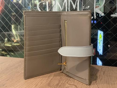 ラージストラップウォレットのトレファクスタイル調布国領店