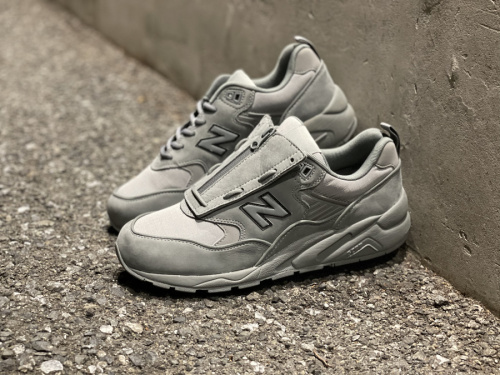 スニーカーのNEW BALANCE × BEAMS