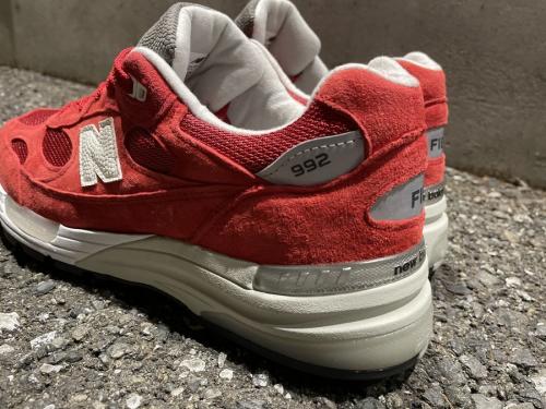 ローカットスニーカーのM992KR